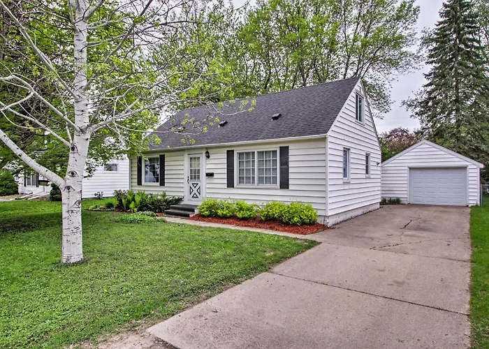 Rochester House With Yard - 5 Minutes To Mayo Clinic
