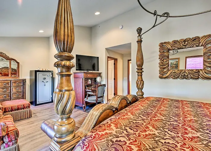 Luxe Minneapolis Townhome ~ 10 Mi To Downtown!