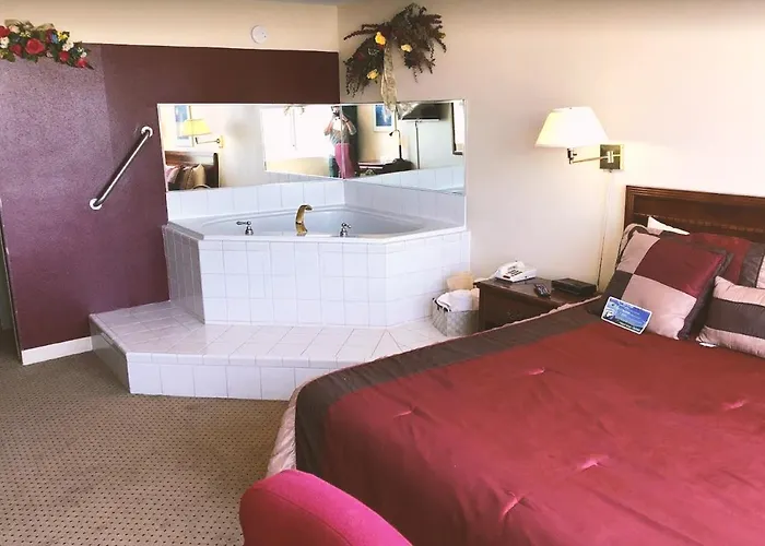 Norwood Inn & Suites Worthington