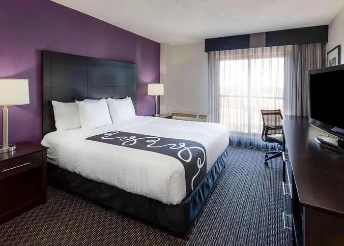 Bloom Hotel Bloomington
