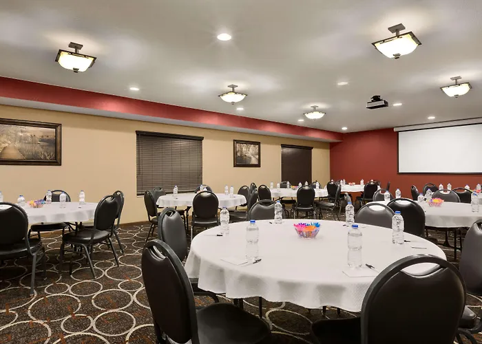 Country Inn & Suites By Radisson, Little Falls, Mn