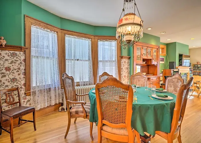 Saint Paul Retreat With Deck And Yard, 3 Mi To Dtwn! Villa