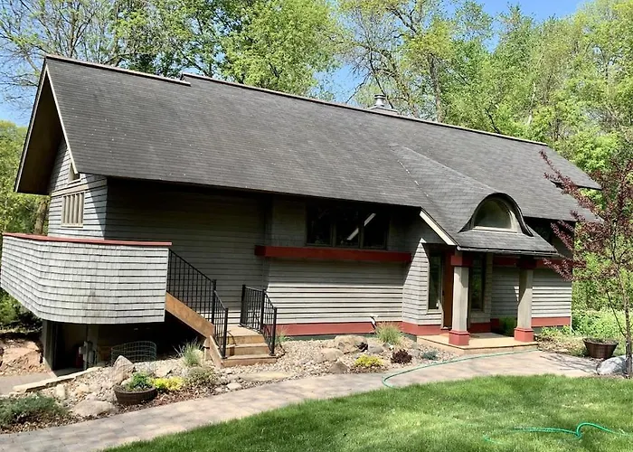 Peaceful And Scenic Minnetonka Home