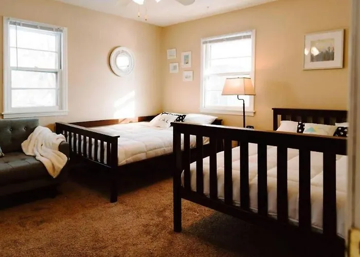 King Bed In Units Awesome Spot Villa Minneapolis
