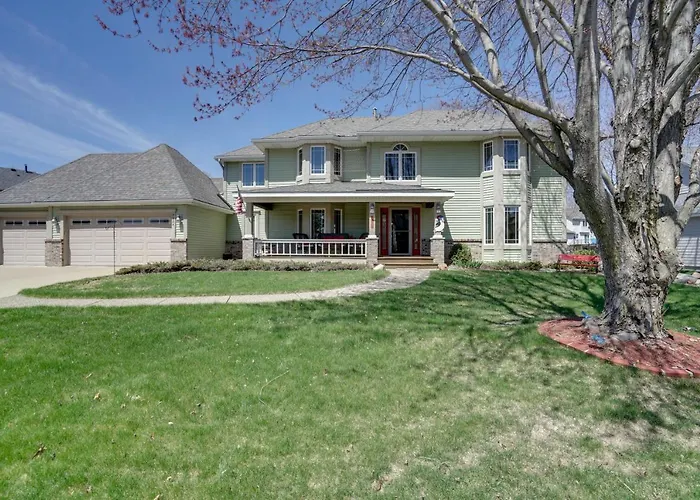 Spacious Minnesota Getaway With Deck And Grill! Woodbury