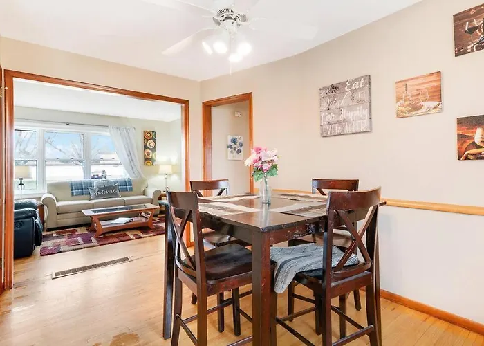 Family, Play Or Work-Friendly Stay! Entire Home With Fenced Yard And Free Parking!! Eagan