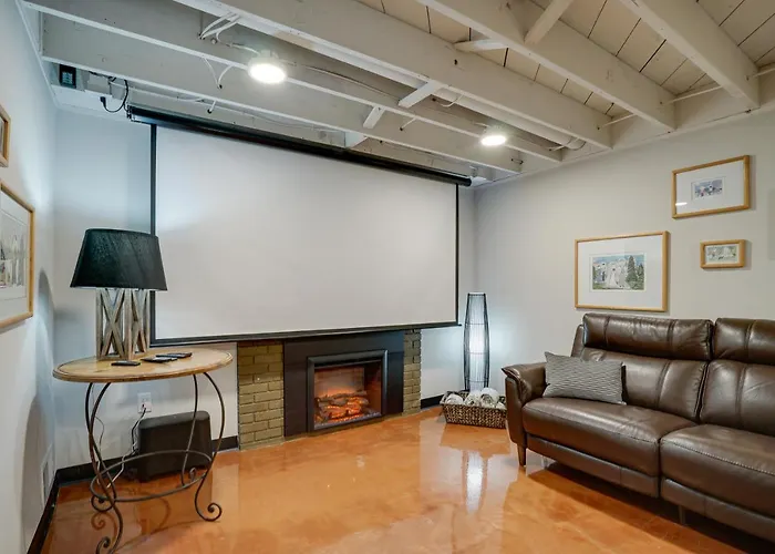 Pet-Friendly Minneapolis Home ~ 8 Mi To Downtown!