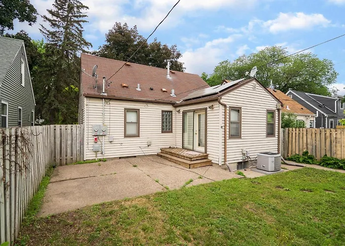 Lake Nokomis Retreat Villa Minneapolis