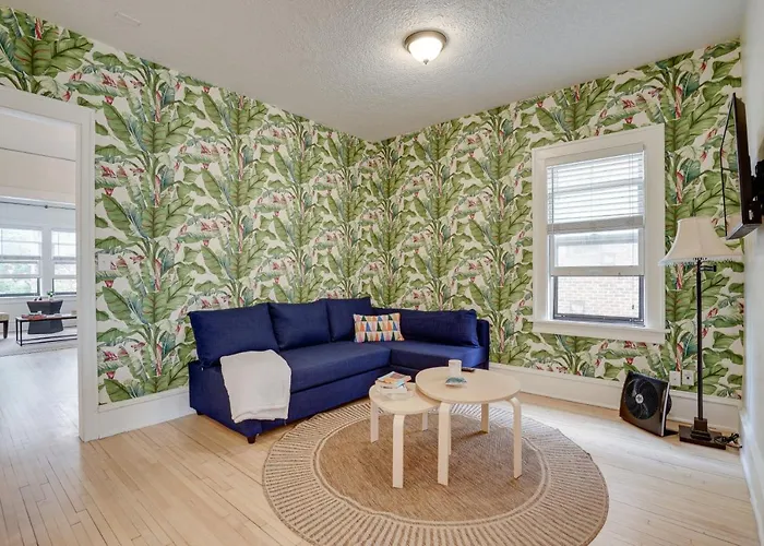 Bright Minneapolis Apartment - 1 Mi To Downtown!