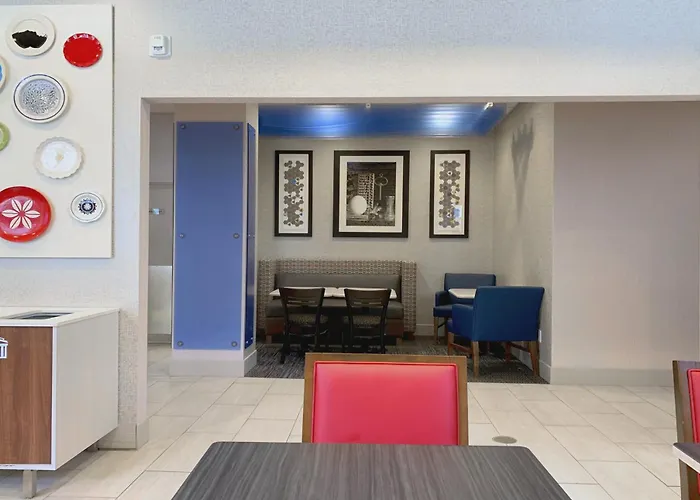 Holiday Inn Express Hotel & Suites Minneapolis-Downtown Convention Center By Ihg