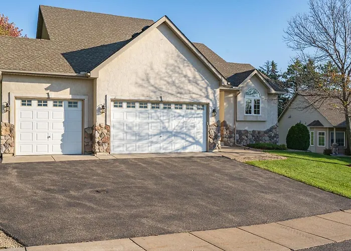 Maple Grove Retreat 30 Days Minimum Villa