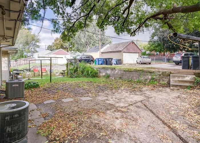 Cozy Minneapolis Duplex - 10 Mi To Downtown!