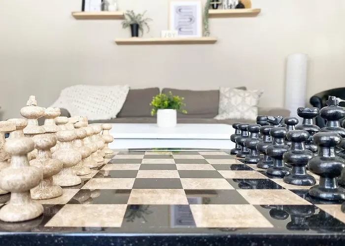 King Beds, Sleeps 11, *Entertainment Included!* Villa Burnsville