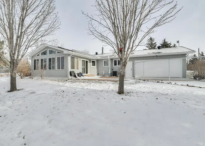 Hot Tub And Fenced Backyard Moorhead Home!