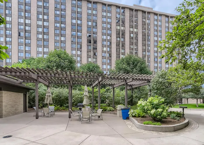 Quiet Efficiency Condo - Downtown Minneapolis