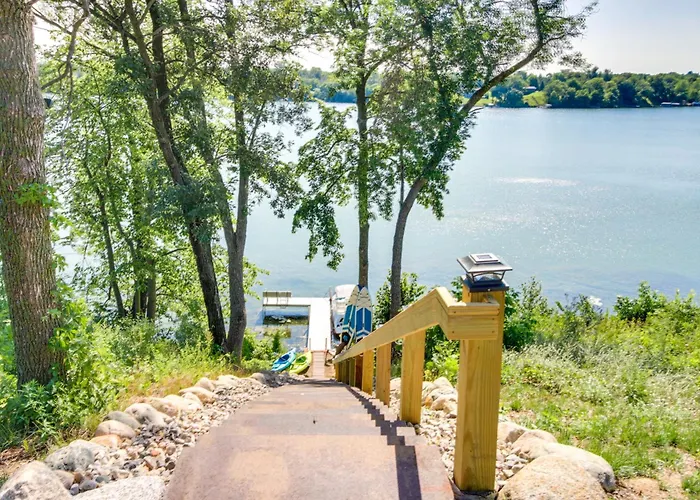 Spacious 6Br Lake Victoria Retreat W/ Private Dock Alexandria