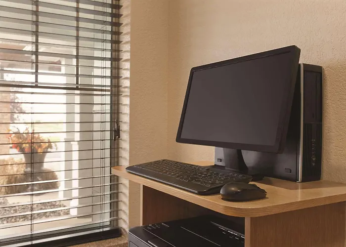 Country Inn & Suites By Radisson, Willmar, Mn