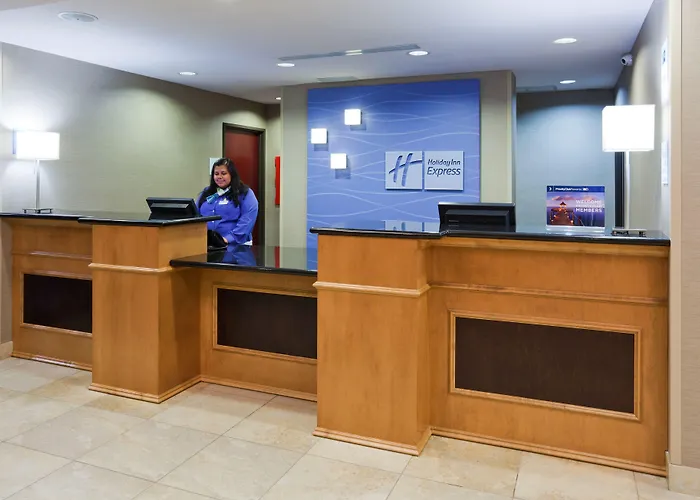 Holiday Inn Express And Suites Rochester West-Medical Center By Ihg