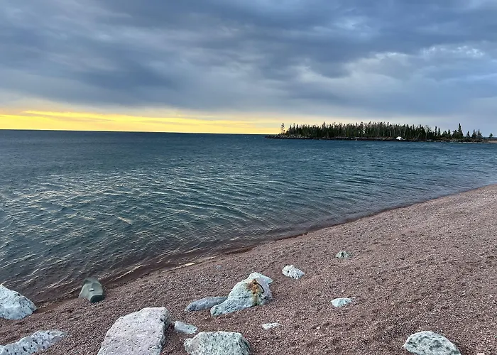 The Shoreline Inn Grand Marais