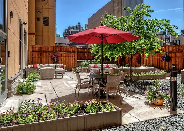 Hampton Inn & Suites - Minneapolis/Downtown