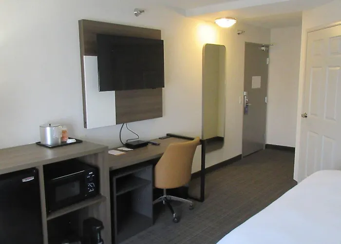 Comfort Inn & Suites Rochester South Mayo Clinic
