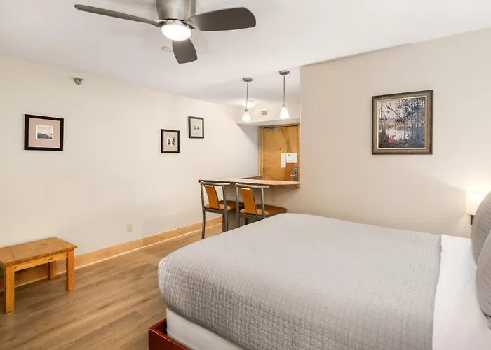 East Bay Suites Grand Marais