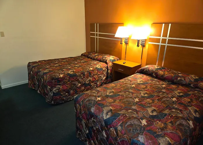Travelers Lodge Marshall