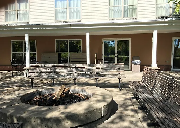 Norwood Inn And Suites Chaska