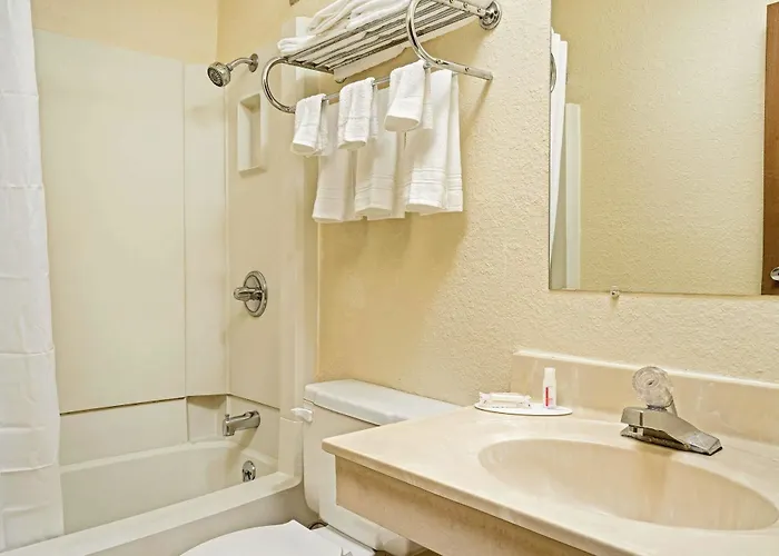 Super 8 By Wyndham Moorhead Hotel
